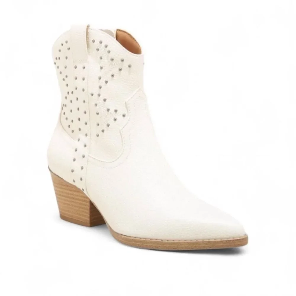 Universal Thread Women's White and Cream Boots 6.5 - Picture 1 of 8